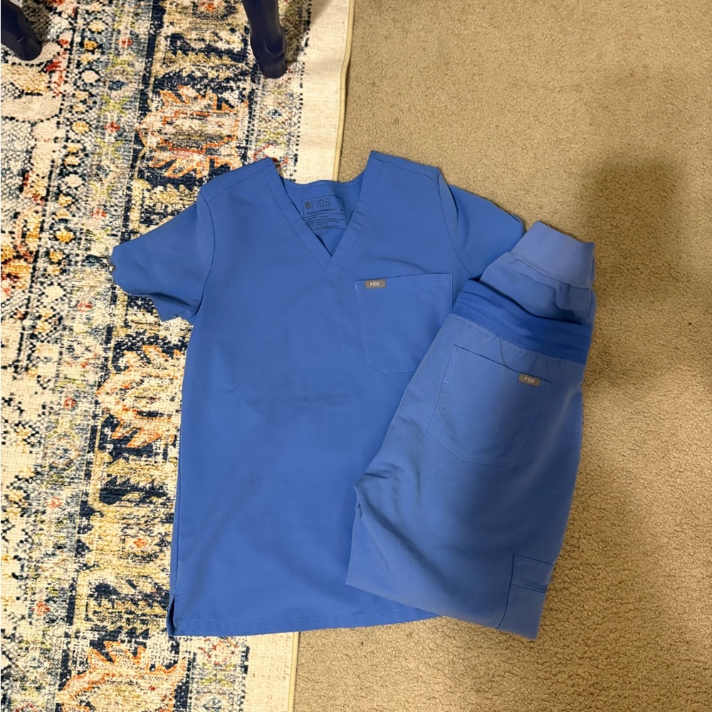 Figs light blue scrub set